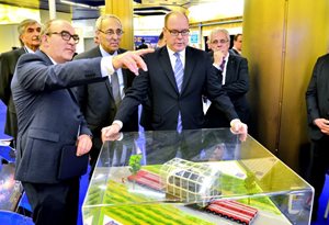 HSH Prince Albert II took time to tour the dozens of stands and industrial exhibits of MIIFED-IBF 2016. He is pictured here listening to the explanations provided by ITER Director-General Bernard Bigot and Pierre-Marie Delplanque, from Agence Iter France, on the transport of ITER's largest components.